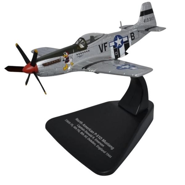 Model P-51D Mustang USAAF RAF Debden 1:72