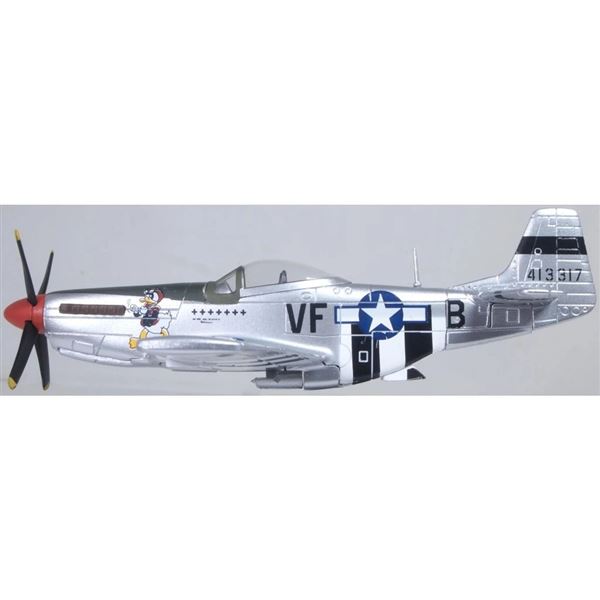 Model P-51D Mustang USAAF RAF Debden 1:72