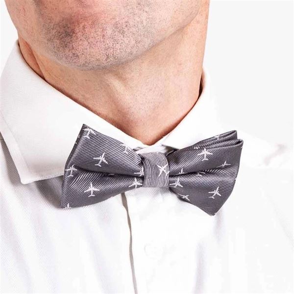 EEROPLANE Bow Tie Boeing 737, asphalt