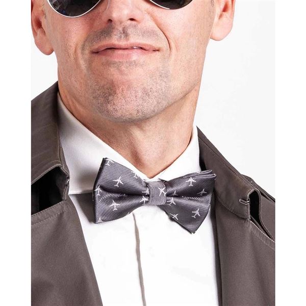 EEROPLANE Bow Tie Boeing 737, asphalt