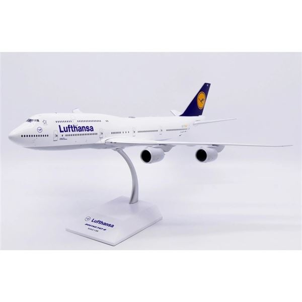 Model B747-830 Lufthansa 2010 "Nordrhein-Westfalen" 1:200