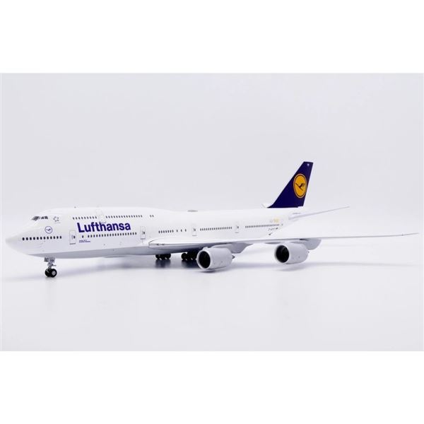 Model B747-830 Lufthansa 2010 "Nordrhein-Westfalen" 1:200