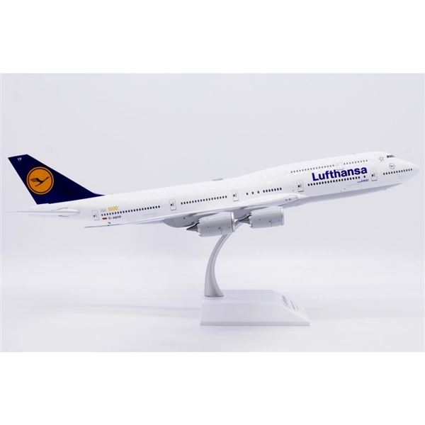 Model B747-830 Lufthansa 2010 "Nordrhein-Westfalen" 1:200
