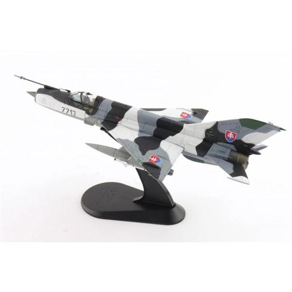 Model MiG-21MF Fishbed-J Slovak Air Force, signature 1:72
