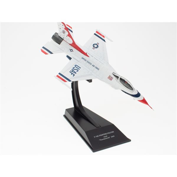 Model F-16C Fightning Falcon 1:100