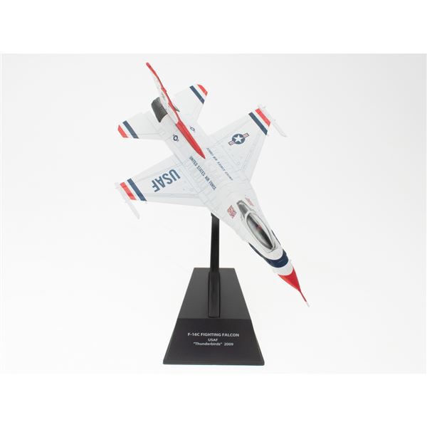 Model F-16C Fightning Falcon 1:100