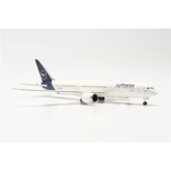 Model B787-9 Lufthansa 2018 Frankfurt 1:500