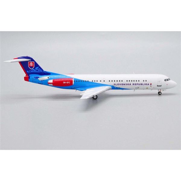 Model Fokker F100 Slovak 1:200 