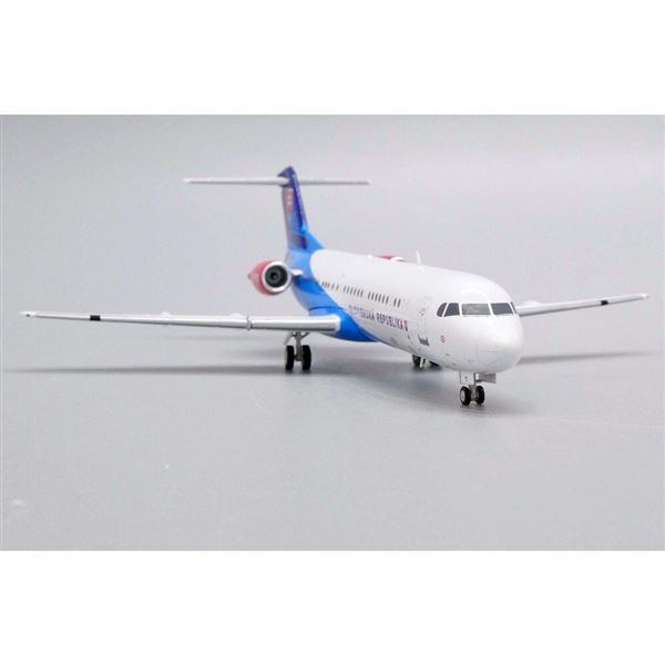 Model Fokker F100 Slovak 1:200 