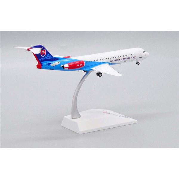 Model Fokker F100 Slovak 1:200 