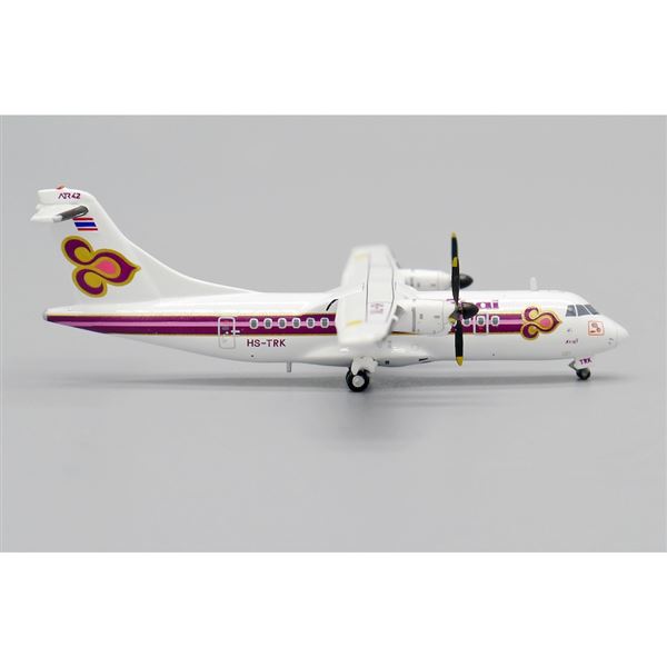 Model ATR 42 Thai Airways 1:400