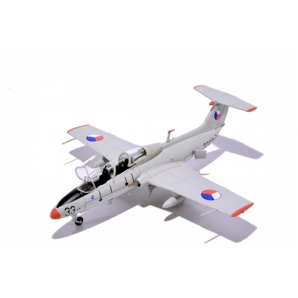 Model L-29 Delfin No. 3233 CAF 1:72