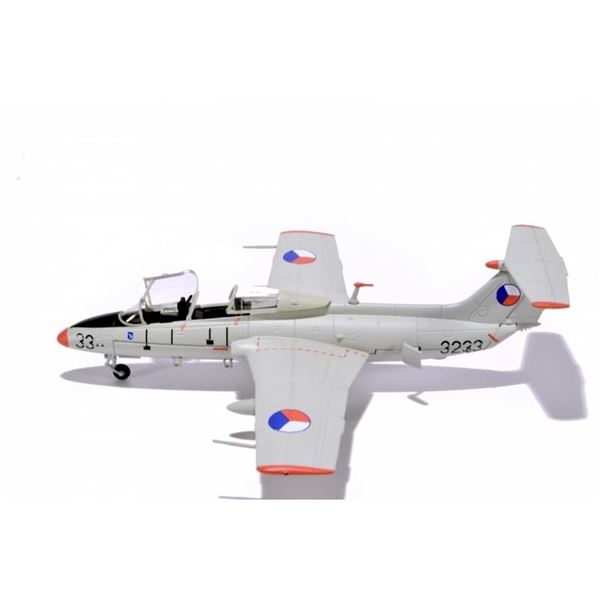 Model L-29 Delfin No. 3233 Czech Air Force 1:72