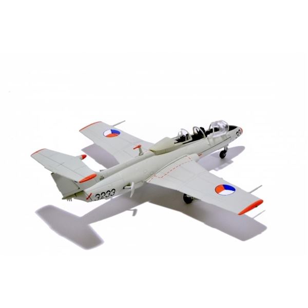 Model L-29 Delfin No. 3233 Czech Air Force 1:72