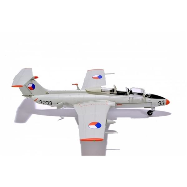 Model L-29 Delfin No. 3233 CAF 1:72