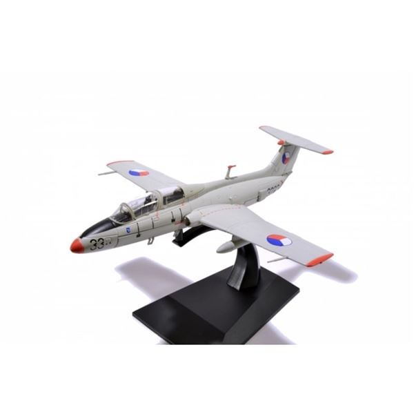 Model L-29 Delfin No. 3233 CAF 1:72