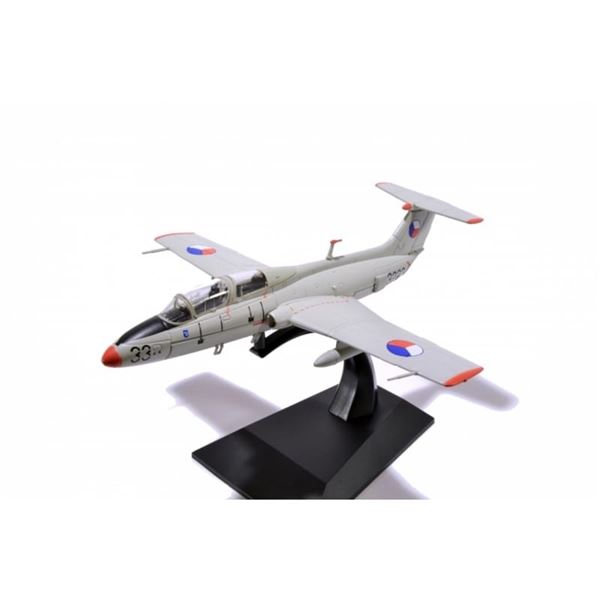 Model L-29 Delfin No. 3233 Czech Air Force 1:72