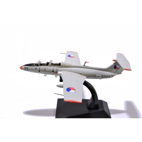 Model L-29 Delfin No. 3233 CAF 1:72