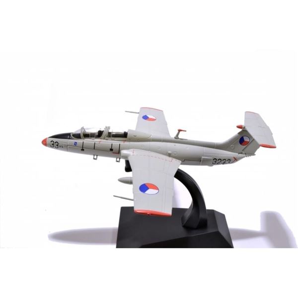 Model L-29 Delfin No. 3233 Czech Air Force 1:72