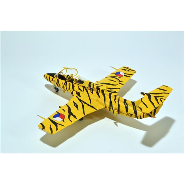 Model L-29 Delfín No. 2853 "Tiger" CAF 1:72