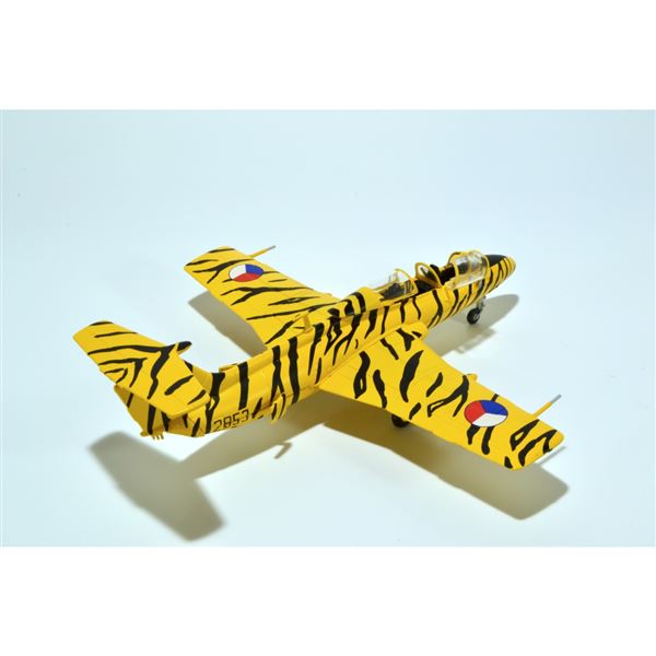Model L-29 Delfín No. 2853 "Tiger" CAF 1:72