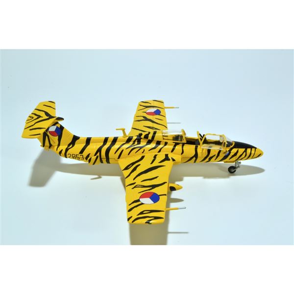 Model L-29 Delfín No. 2853 "Tiger" CAF 1:72