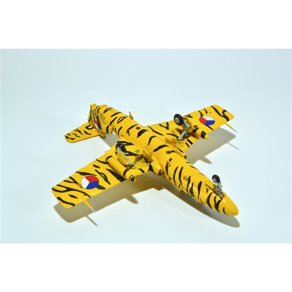 Model L-29 Delfín No. 2853 "Tiger" CAF 1:72