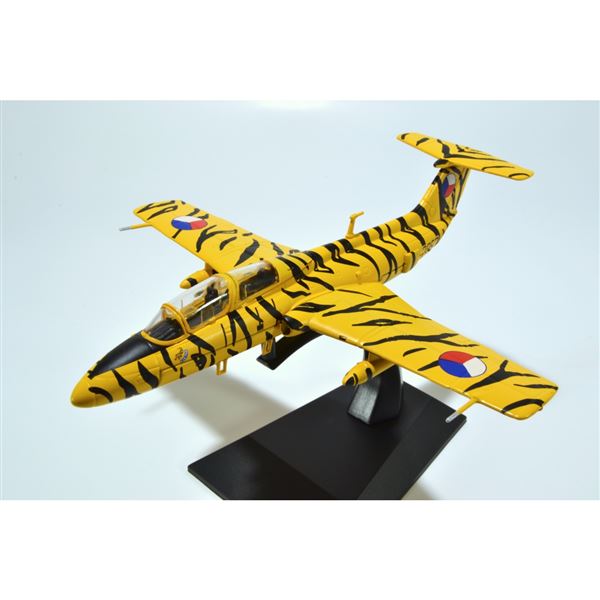 Model L-29 Delfín No. 2853 "Tiger" CAF 1:72