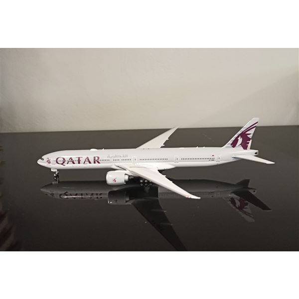 Model B777 Qatar "25 Years Of Excellence" 1:400