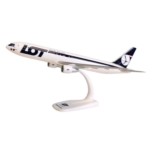 Model B767 LOT Polish Airlines "Poznaň" 1:200 