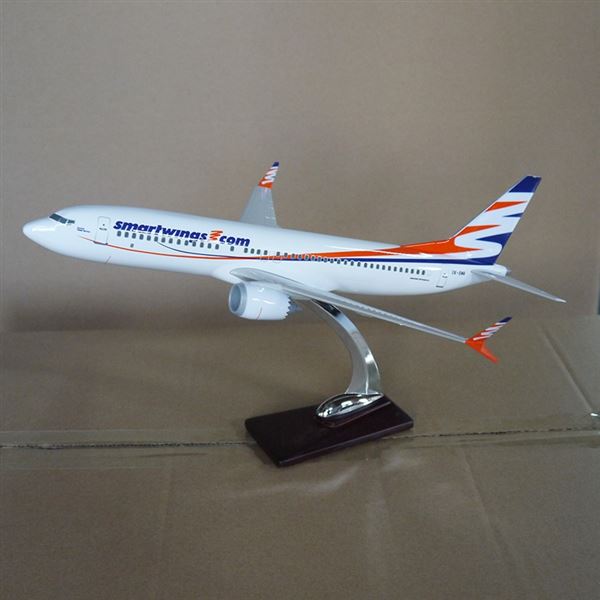 Model B737 MAX 8 Smart Wings 1:100