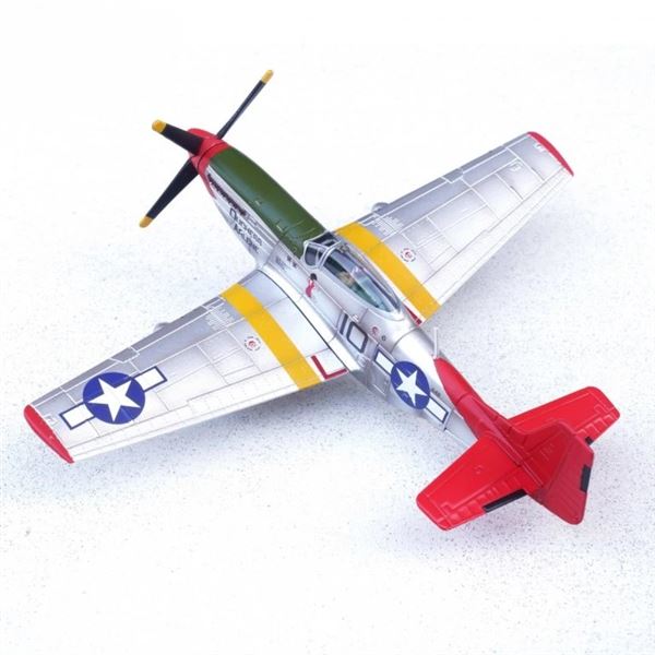 Model P-51D Mustang USAAF 332nd FG, R. Williams, 1944 1:72